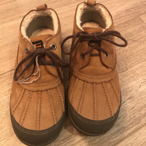 Used UGG kids boots, size 1US - Picture 1 of 4